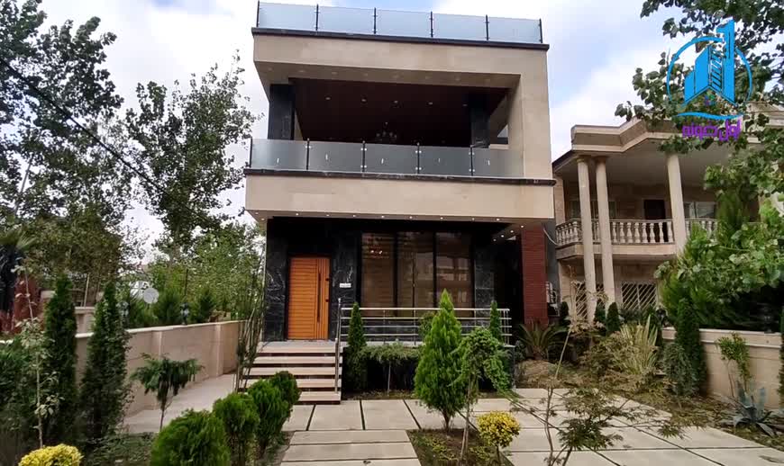 ویلا تریبلکس مدرن شهرکی با سند تکبرگ