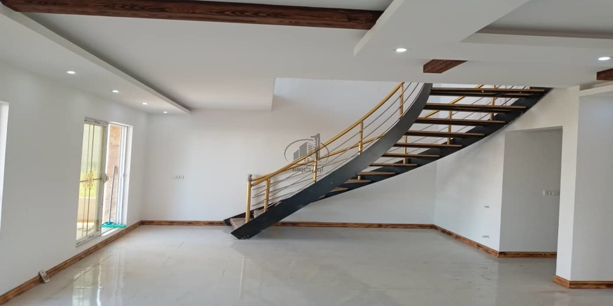 ویلا دوبلکس نما سنگ با محوطه سازی-9383