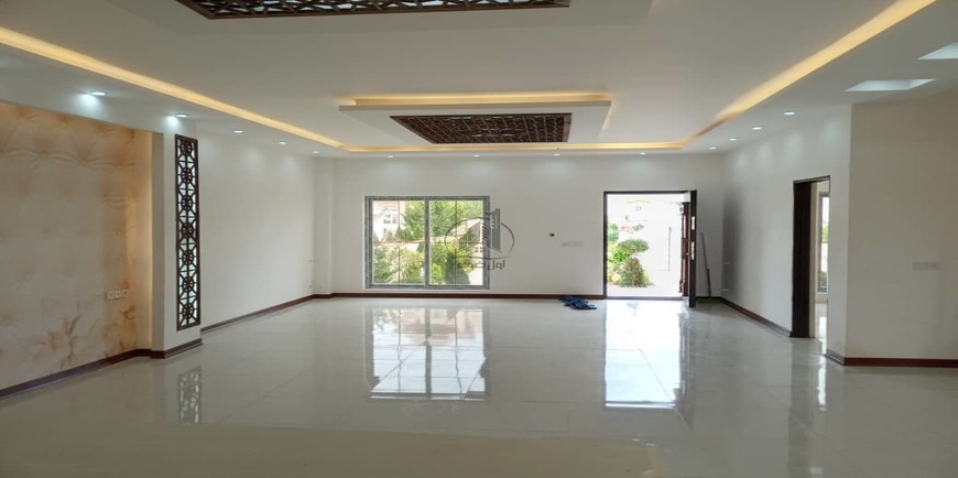 ویلا تریبلکس آجر نما با حیاط سازی شیک-10357