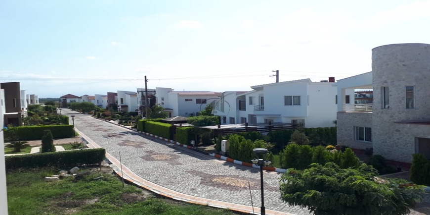 ویلا داخل شهرک نزدیک شهر و دریا-12393