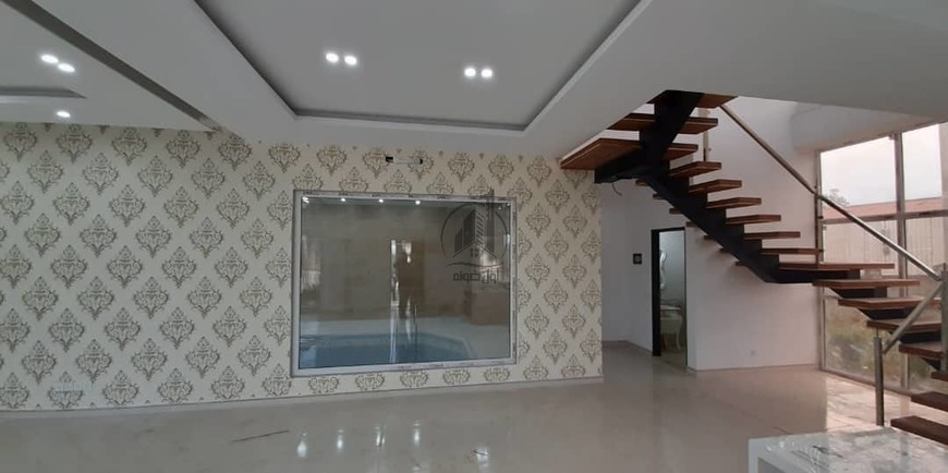 کاخ ویلای شهرکی در منطقه برند-12580