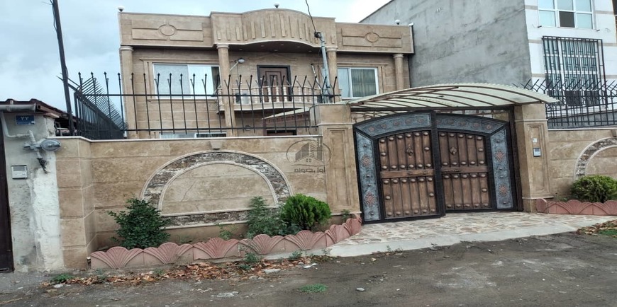 ویلای استخردار در داخل شهر سرخرود