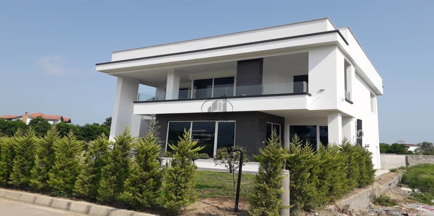 خرید ویلا مدرن جنگلی در نور