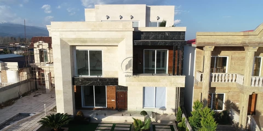 فروش ویلا مدرن تریبلکس استخردار