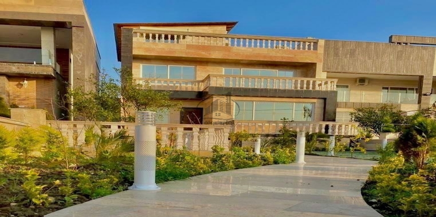 ویلا تریبلکس مدرن با استخر
